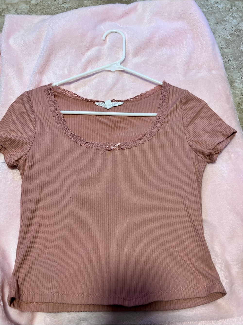 Hippie Rose Ribbed Lace-Trim Short Sleeve Top - Dusty Rose